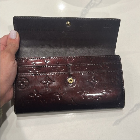 Louis Vuitton Vernis Portefeuille Sarah Wallet Amarante / Burgundy - EUC - Picture 13 of 16